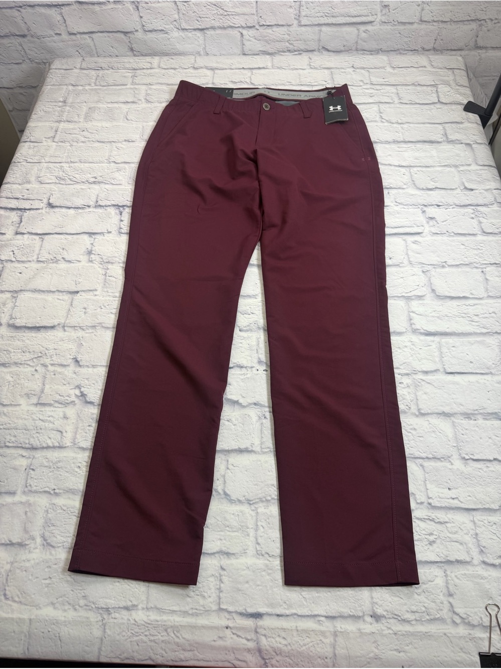 NWT Under Armour Men's Maroon Performance Pants. Golf/Dress Pants. Size 34/32